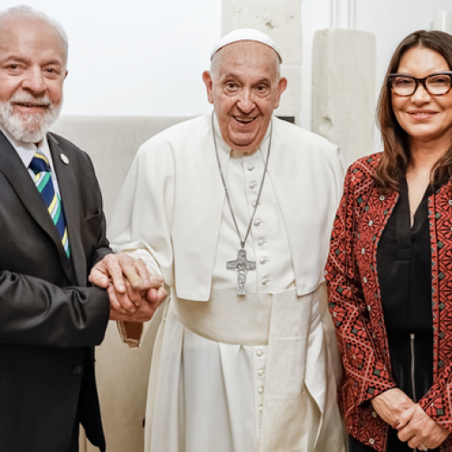 “Papa fez Lula voltar a ter esperança na prisão”, diz Janja