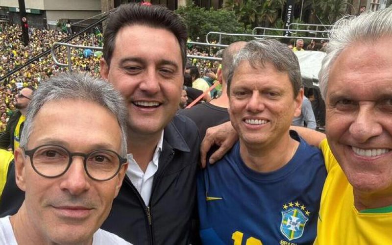 Governadores de direita pressionam  Bolsonaro e querem definição sobre 2026