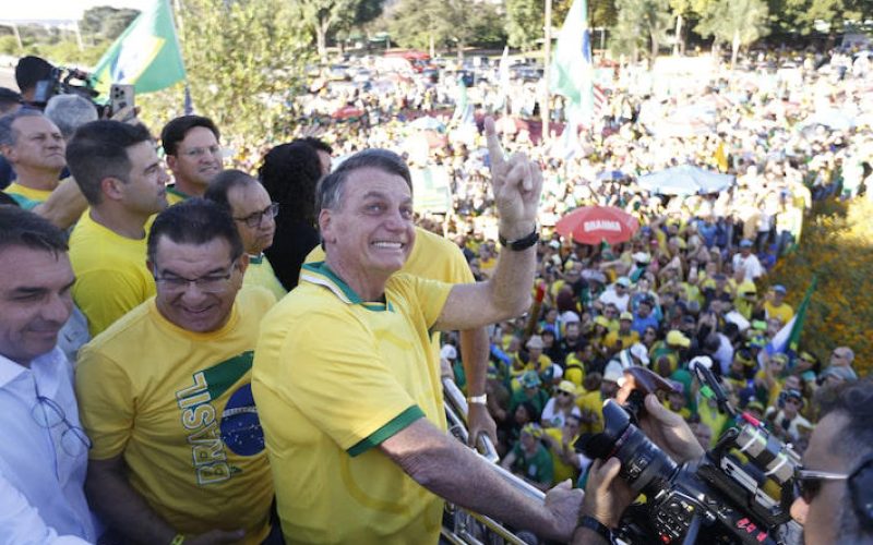 Bolsonaro diz em ato em Brasília que se Congresso aprovar anistia ‘ninguém tem que se meter’