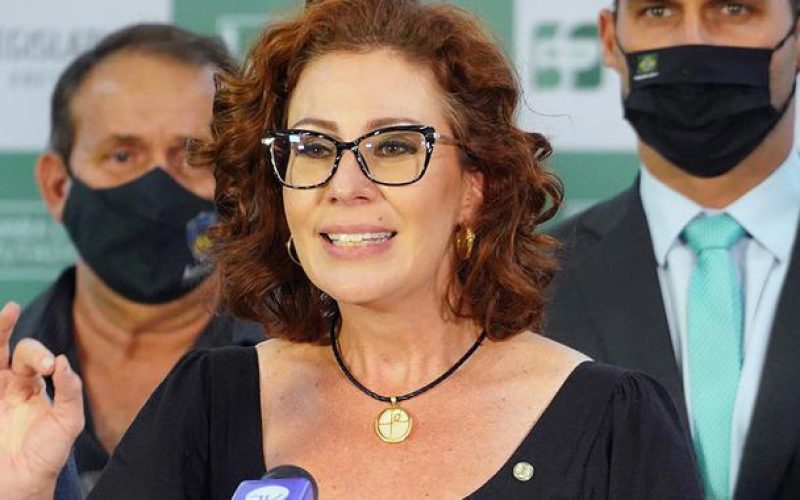 Deputado italiano defende extradição de Zambelli e questiona: ‘paraíso para golpistas?’