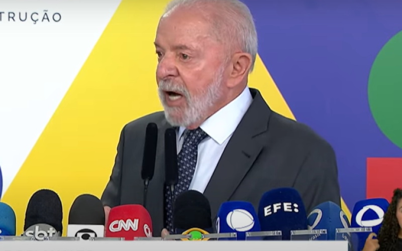 Lula chama Bolsonaro de ‘frouxo’