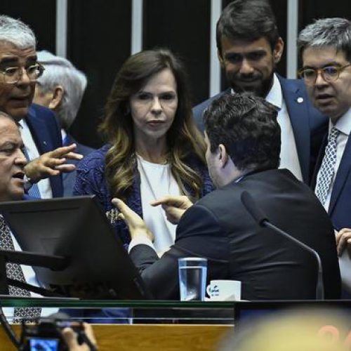 Quando os loucos conduzem os cegos