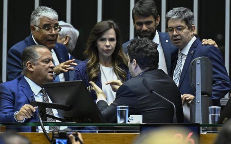 Quando os loucos conduzem os cegos