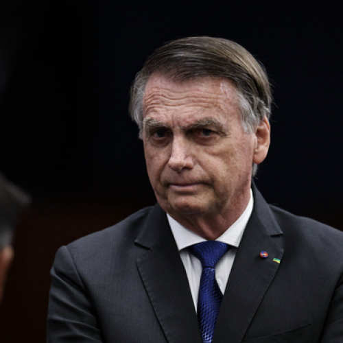 Bolsonaro nega fuga, reconhece risco de prisão de Eduardo e diz que tornozeleira é “suprema humilhação”