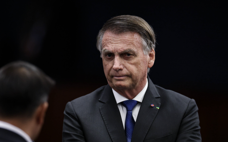 Bolsonaro nega fuga, reconhece risco de prisão de Eduardo e diz que tornozeleira é “suprema humilhação”