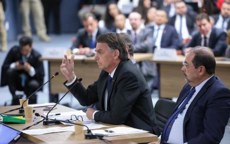 Bolsonaro nega ter recebido voz de prisão