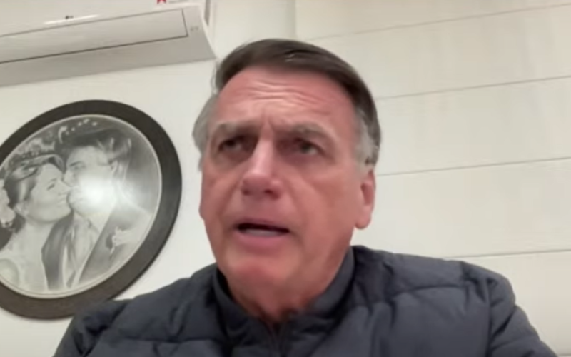 Não cogito pedir asilo, diz Bolsonaro