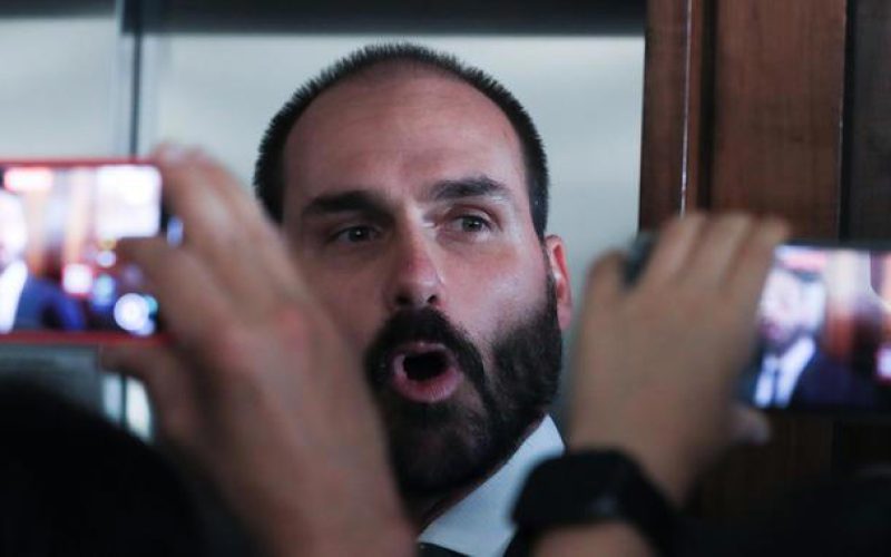 Eduardo Bolsonaro pode perder mandatos e ser incluído na Interpol