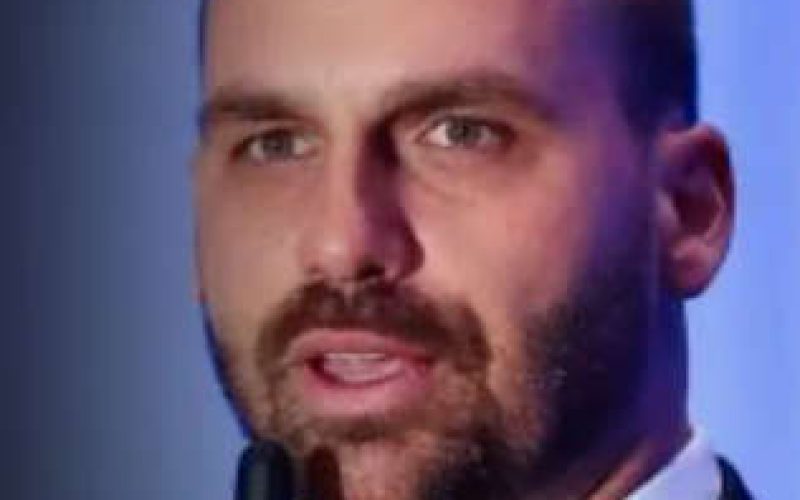 Eduardo Bolsonaro critica articulações e ataca Tarcísio