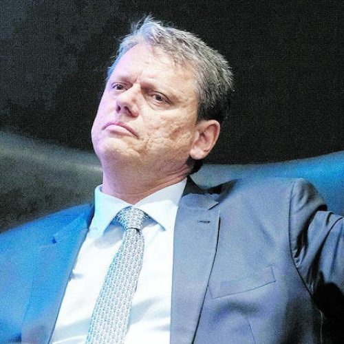 Engana-se quem pensa que haverá racha na direita, diz Tarcísio em evento com Ratinho Jr. e Caiado