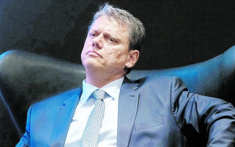 Engana-se quem pensa que haverá racha na direita, diz Tarcísio em evento com Ratinho Jr. e Caiado