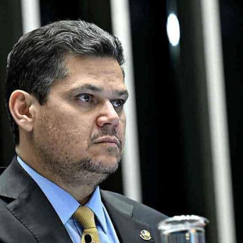 Se depender do Senado, Bolsonaro fica preso, diz Alcolumbre