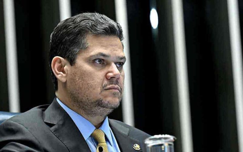 Se depender do Senado, Bolsonaro fica preso, diz Alcolumbre