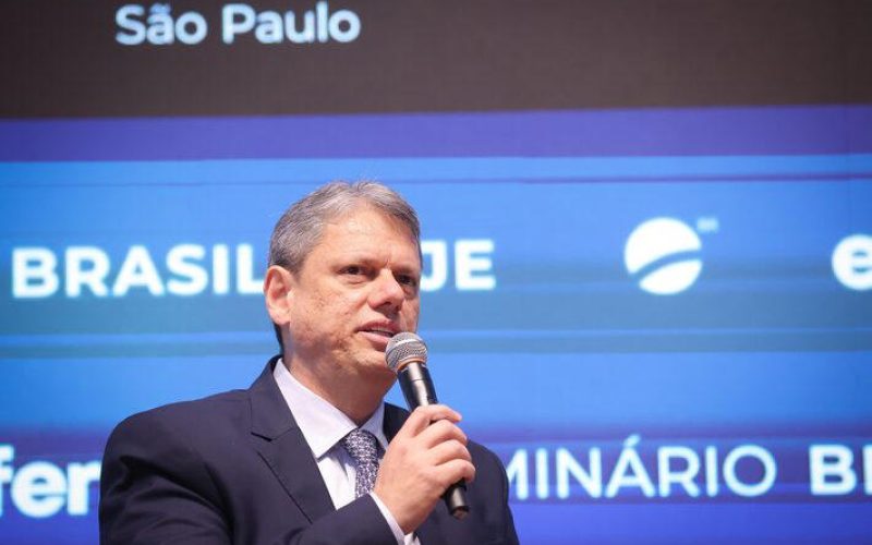 Tarcísio silencia sobre PEC da Blindagem enquanto governadores presidenciáveis criticam proposta