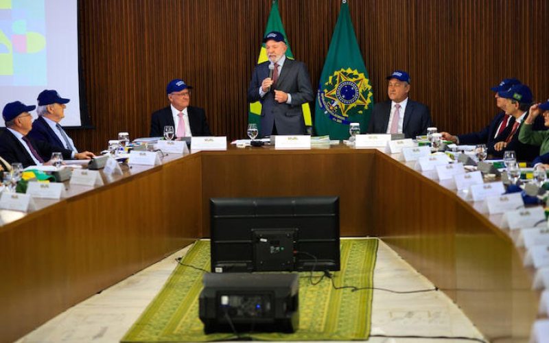 Lula diz que Tarcísio será seu adversário em 2026