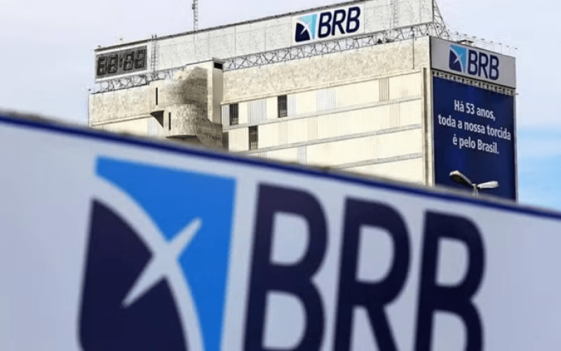 Alvo de buscas, presidente do BRB está fora do Brasil