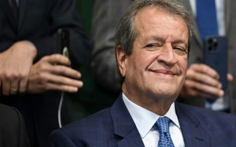 Valdemar Costa Neto: “Eduardo Bolsonaro vai ajudar a matar o pai?”