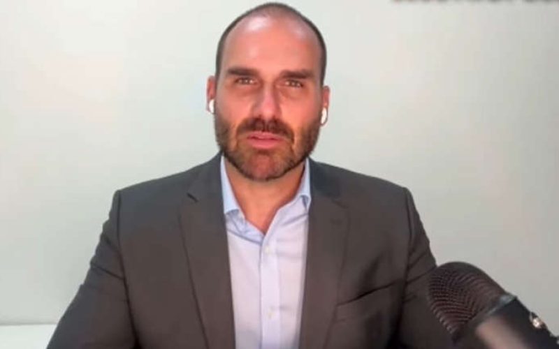 Moraes pede a prisão preventiva de Eduardo Bolsonaro