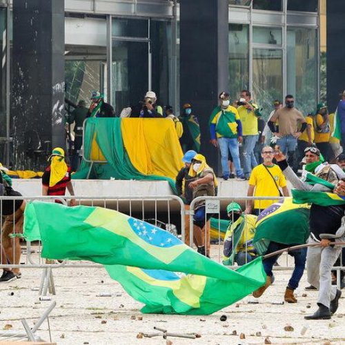 PUC-Rio abre acervo com mais de um milhão de postagens relacionadas ao 8 de Janeiro