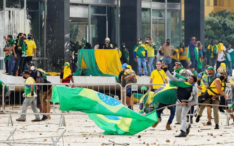 PUC-Rio abre acervo com mais de um milhão de postagens relacionadas ao 8 de Janeiro