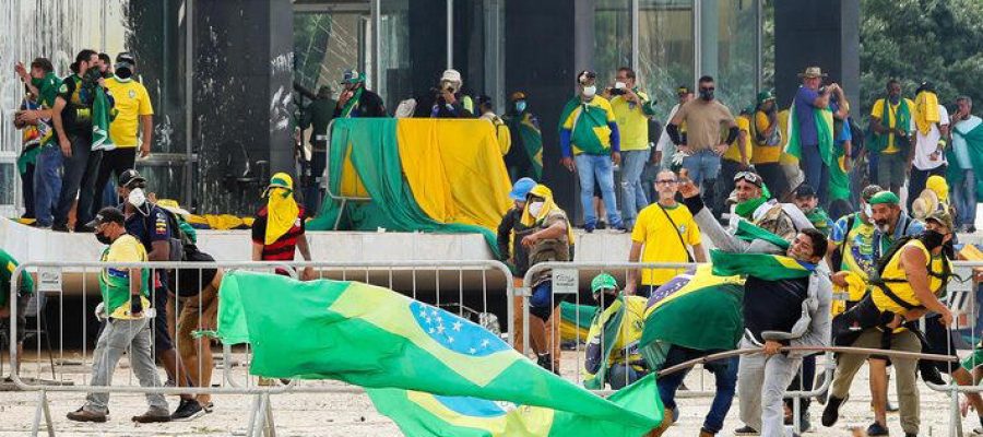 PUC-Rio abre acervo com mais de um milhão de postagens relacionadas ao 8 de Janeiro