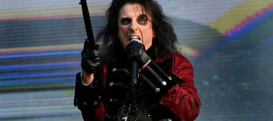 Alice Cooper dá conselho inusitado a jovens músicos: “ouçam Beatles”