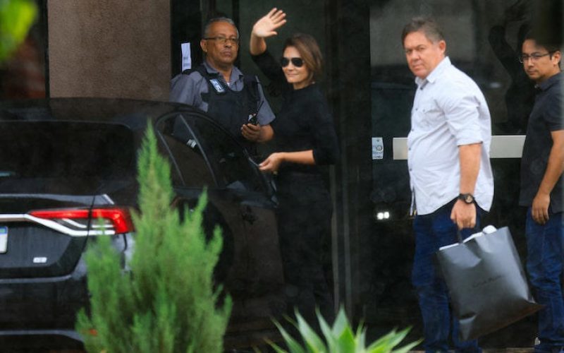 Michelle Bolsonaro visita ex-presidente, preso em Brasília