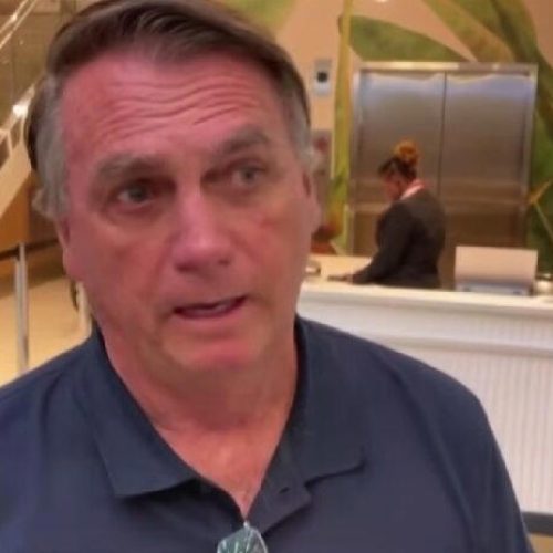 Mesmo na prisão, Jair Bolsonaro ainda tem direito a 8 assessores, 2 carros, combustível e outros benefícios