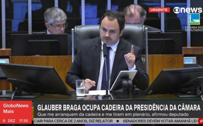 Motta expulsa imprensa para remover Glauber à força da mesa da Câmara