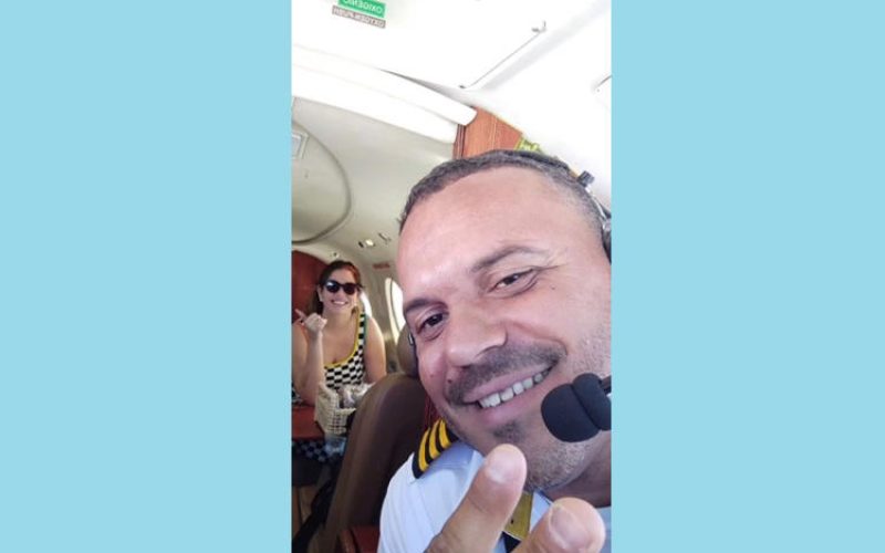 Foto de Marília Mendonça ao lado do piloto antes da queda viraliza