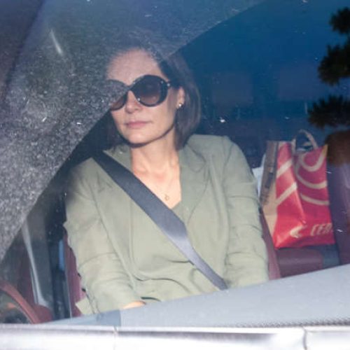 Michelle visita Bolsonaro na PF e entrega livro sobre masculinidade