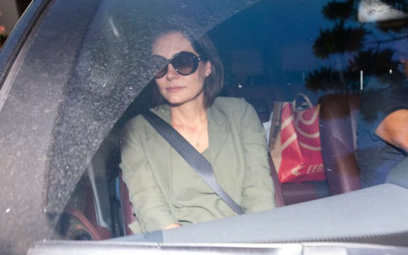 Michelle visita Bolsonaro na PF e entrega livro sobre masculinidade