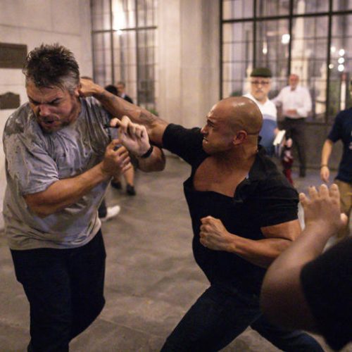 Bolsonaristas invadem ato da esquerda contra a anistia, promovem pancadaria e são expulsos