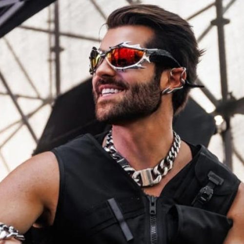 Alok leva imagem do Cristo Redentor ao céu de Copacabana no Réveillon