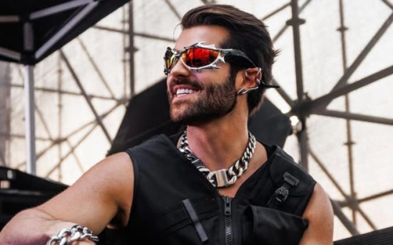 Alok leva imagem do Cristo Redentor ao céu de Copacabana no Réveillon