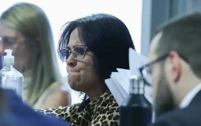 Damares choca ao revelar grandes igrejas e pastores no esquema do INSS: “Me dói muito”