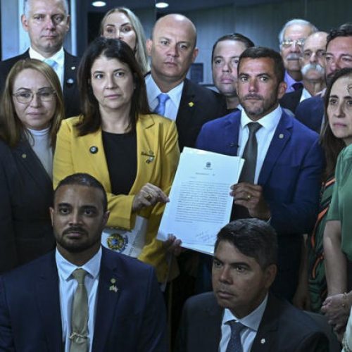 Oposição reúne assinaturas e apresentam pedido por CPMI do Master