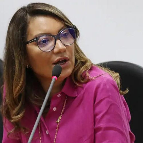 Janja reage a rebaixamento da escola que homenageou Lula: “Covardes”