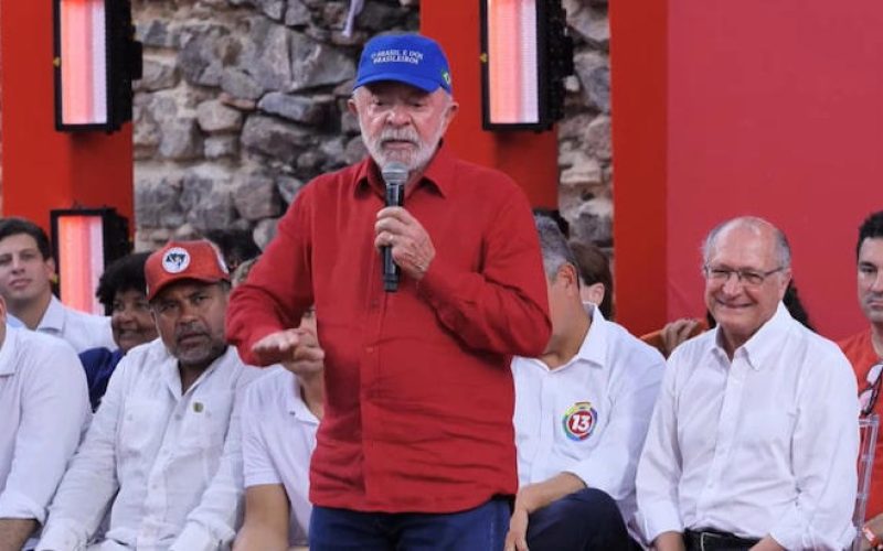 Lula cobra postura do PT, diz que sigla ‘não está com essa bola toda’