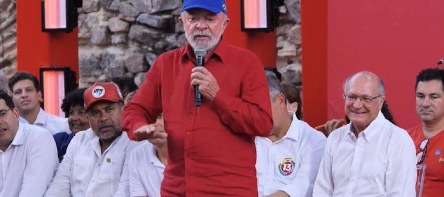 Lula cobra postura do PT, diz que sigla ‘não está com essa bola toda’