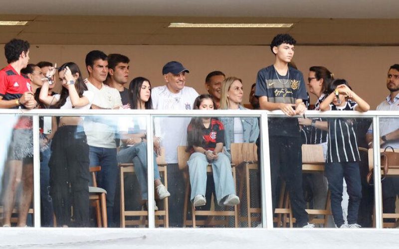 Ministros do STF, de Lula e parlamentares acompanham Supercopa