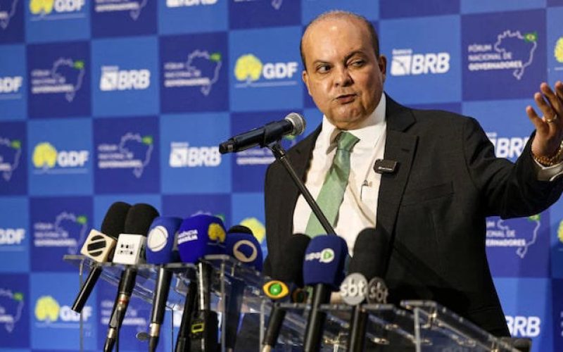 Senadores do DF cobram Ibaneis por compra do Master e o chamam de ‘garoto-propaganda’ da transação