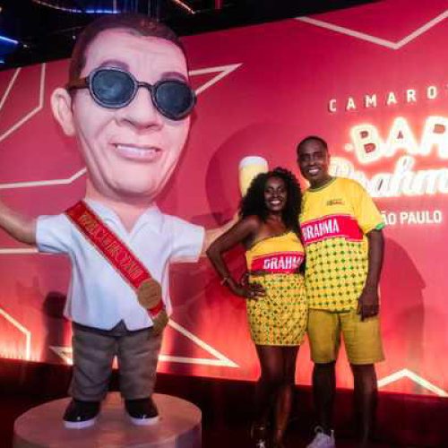 Em ano de eleição, Zeca Pagodinho é proclamado ‘presidente’ de camarote no carnaval de SP