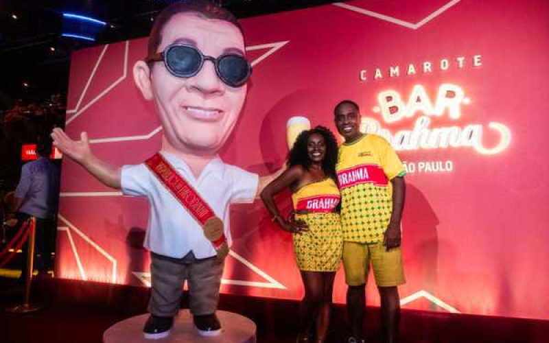 Em ano de eleição, Zeca Pagodinho é proclamado ‘presidente’ de camarote no carnaval de SP