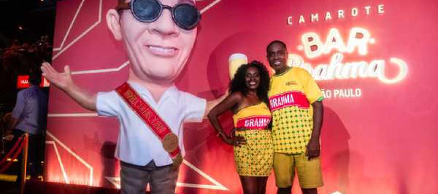 Em ano de eleição, Zeca Pagodinho é proclamado ‘presidente’ de camarote no carnaval de SP