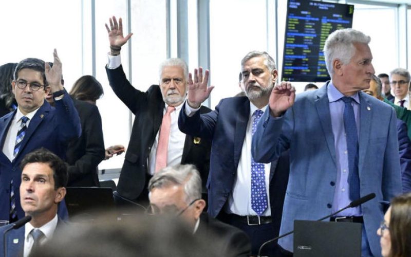 Governistas apresentam imagens para contestar quebra de sigilo de Lulinha