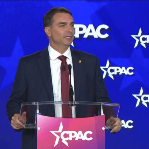 Sem citar PCC e CV, Flávio diz nos EUA que Lula protege cartéis brasileiros