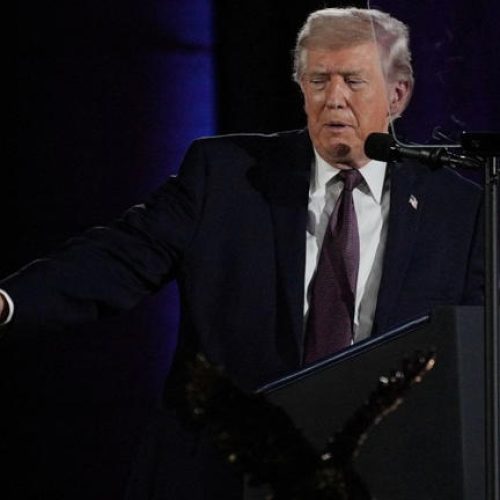 Trump diz que  preços da gasolina cairão  assim que EUA deixarem Irã