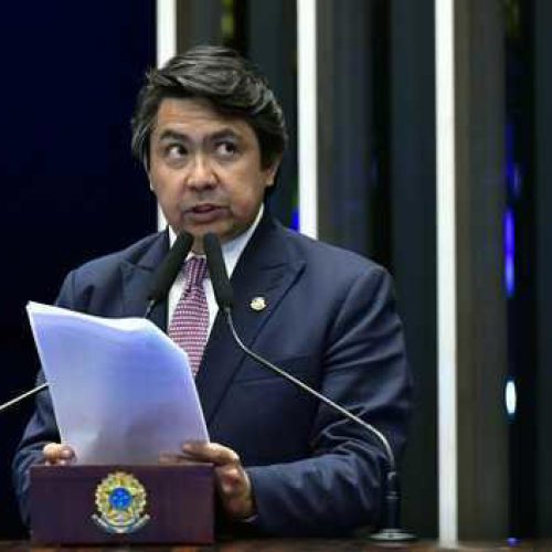 Senador com CNH vencida e carro sem placas ameaça PMs e tenta fugir