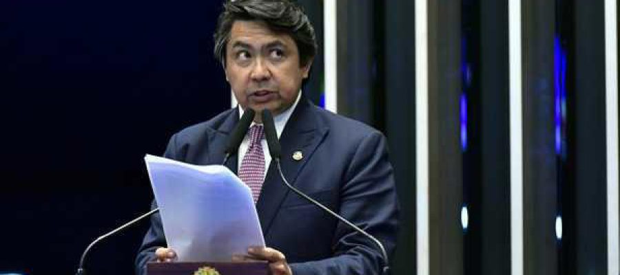 Senador com CNH vencida e carro sem placas ameaça PMs e tenta fugir